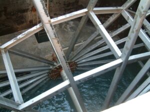 Rotary sieve (equipment for extracting water from the sea)